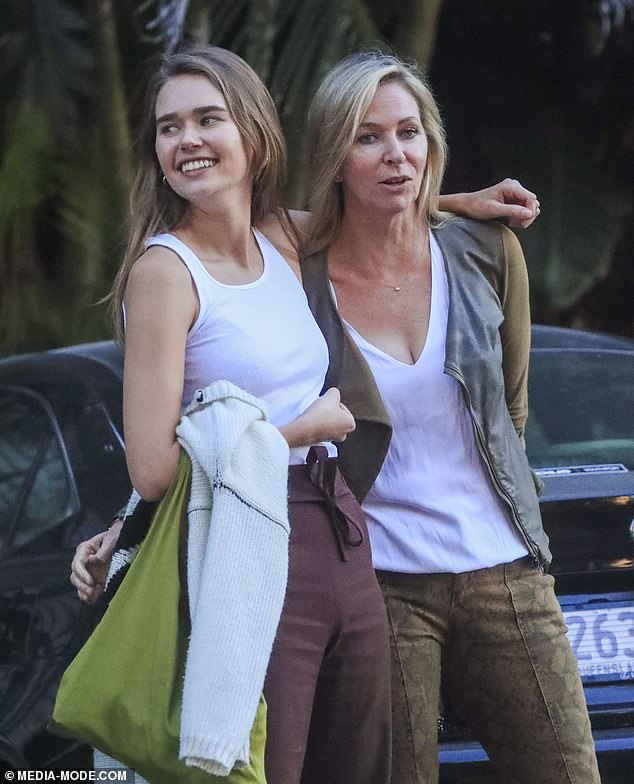 Liam Hemsworth S Model Girlfriend Gabriella Brooks Looks Cosy With His Mother Healthyfrog