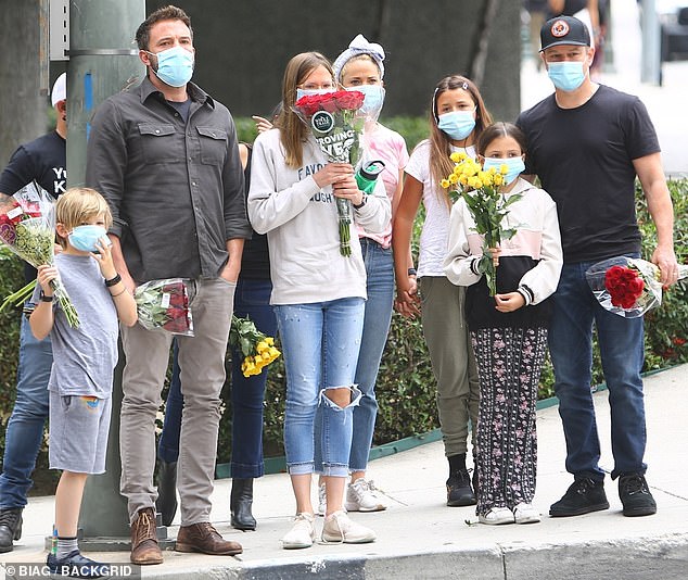 Ben Affleck reunites with Matt Damon along with their kids ...