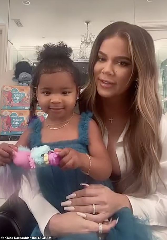 Khloé Kardashian talks potty training with daughter True in Instagram ...